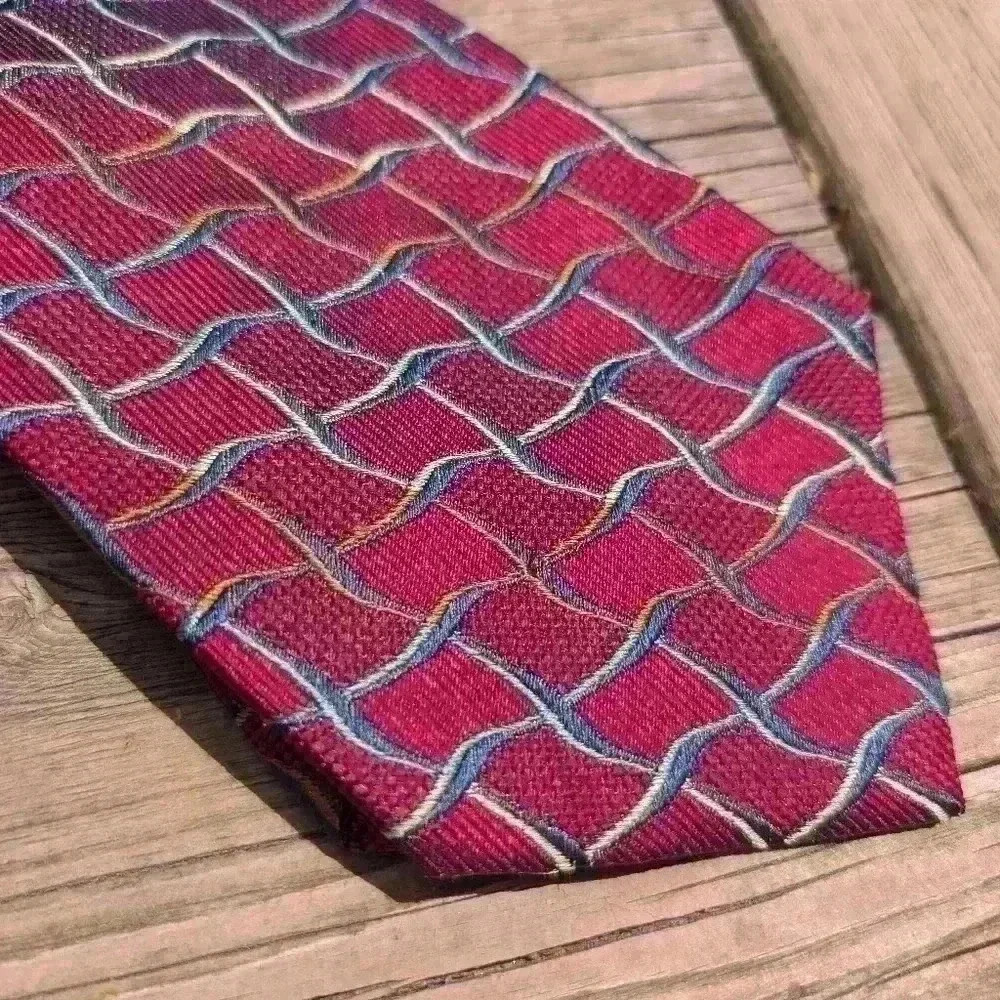 Vintage Valentino men's tie red blue and gold silk tie - Picture 3 of 9